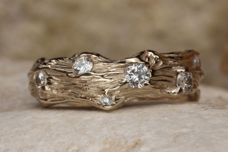 Bague originale texture bois Sarment de Coeur "Étincelant de diamants" - Alliance mariage originale artisanale en or blanc et diamants