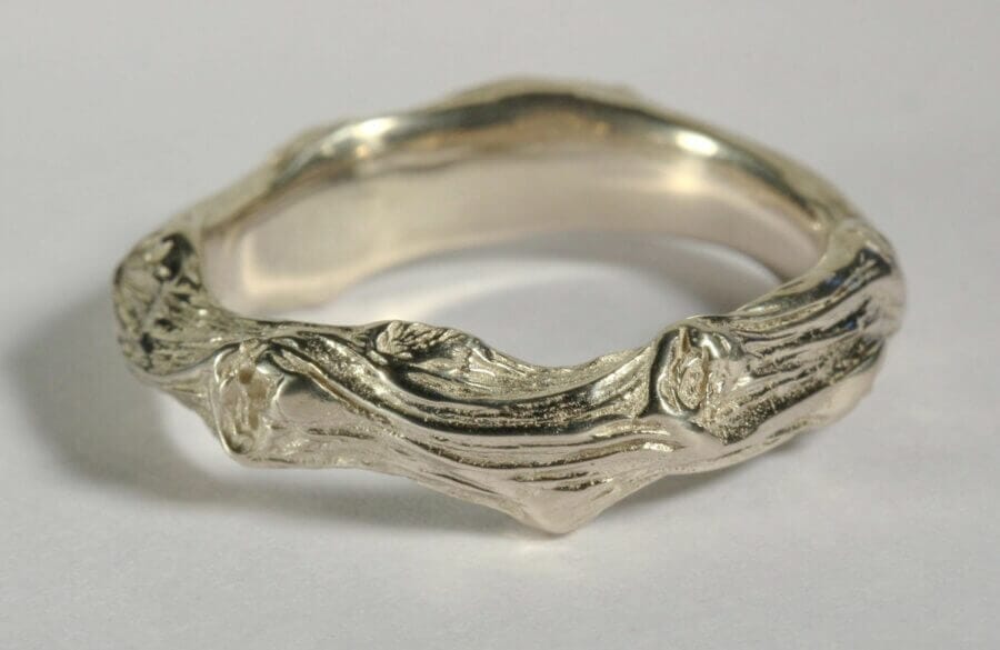 Alliance Sarment de Coeur - or blanc naturel - texture branche ligneuse - Collection « Nos Inspirations : Végétal » - Atelier du Soleil Fou