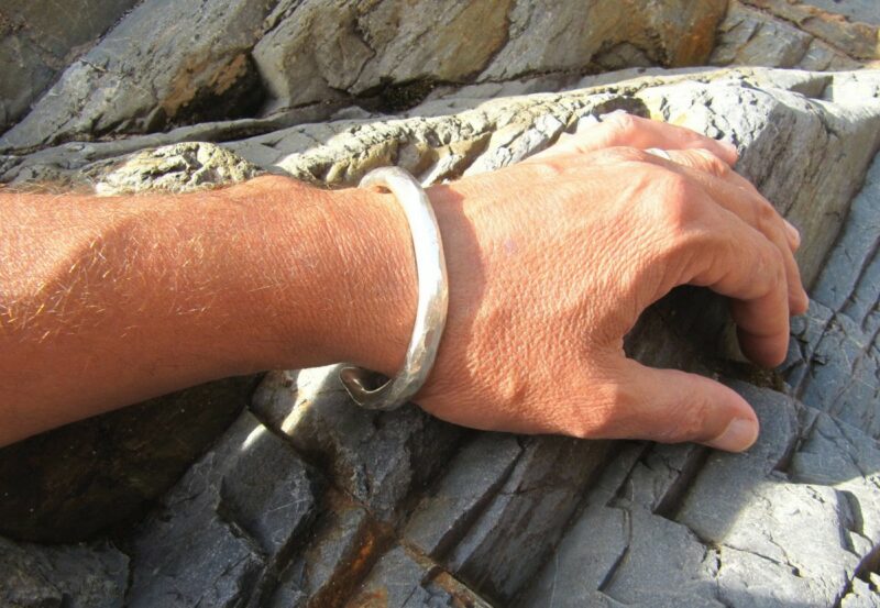Bracelet Esprit Vaillant - Argent - texture brut martelé - atelier du Soleil Fou