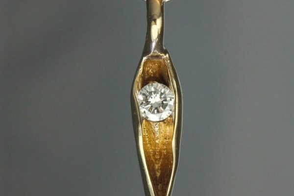 Pendentif Graine de Lumière - or jaune - texture anis étoilé - un diamant - atelier du Soleil Fou