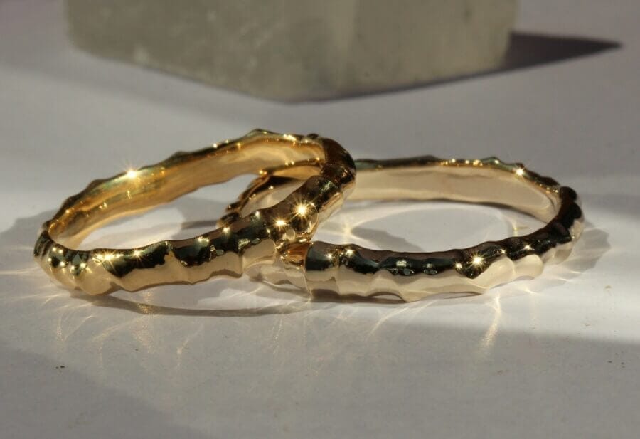 Duo d'alliances Princesse des Elfes - or jaune et or blanc naturel - finition polie - Collection « Nos Inspirations : Médiéval » - Atelier du Soleil Fou