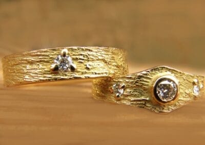 Duo d'une bague Baiser d'Étoile et d'une alliance Magicien du Printemps - or jaune - diamants - Collection « Nos Inspirations : Découpe » - Atelier du Soleil Fou