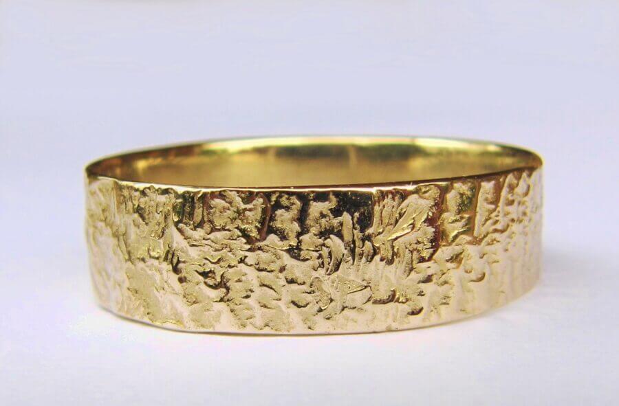 Alliance Cascade de Lumière – Or Jaune – Atelier du Soleil Fou Alliance Cascade de Lumière - or jaune - Collection « Nos Inspirations : Feu » - Atelier du Soleil Fou