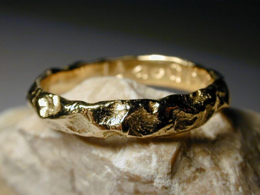 Forge de Vie – Or Jaune – Atelier du Soleil Fou Alliance Forge de Vie - or jaune - Collection « Nos Inspirations : Feu » - Atelier du Soleil Fou