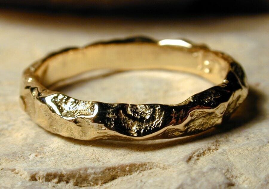 Forge de Vie – Or Jaune – Atelier du Soleil Fou Alliance Forge de Vie - or jaune - Collection « Nos Inspirations : Feu » - Atelier du Soleil Fou