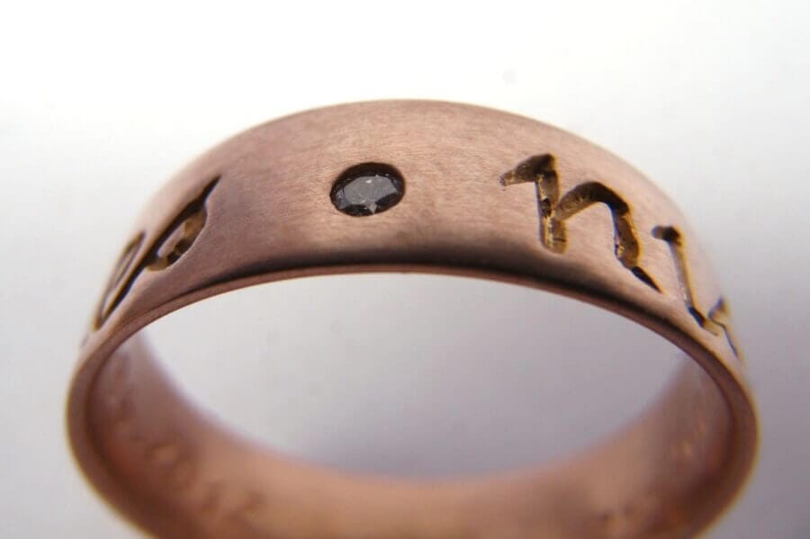 Alliance Love Nihil – Atelier du Soleil Fou Alliance Love Nihil - or rose - texture poli lumière brossé gravé - un diamant - Collection « Nos Inspirations : Épure » - Atelier du Soleil Fou