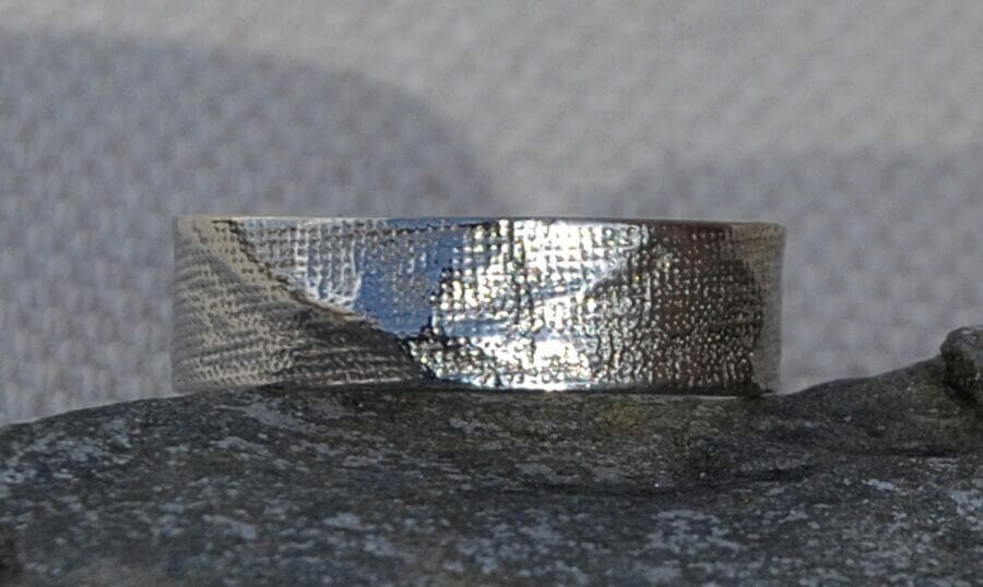 Alliance Subtile Rencontre - platine - texture papier froissé - Collection « Nos Inspirations : Texture » - Atelier du Soleil Fou