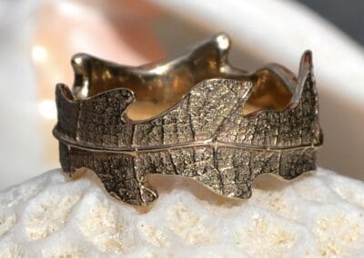 Bague Feuillée de Chêne - or blanc naturel - texture feuille - Atelier du Soleil Fou