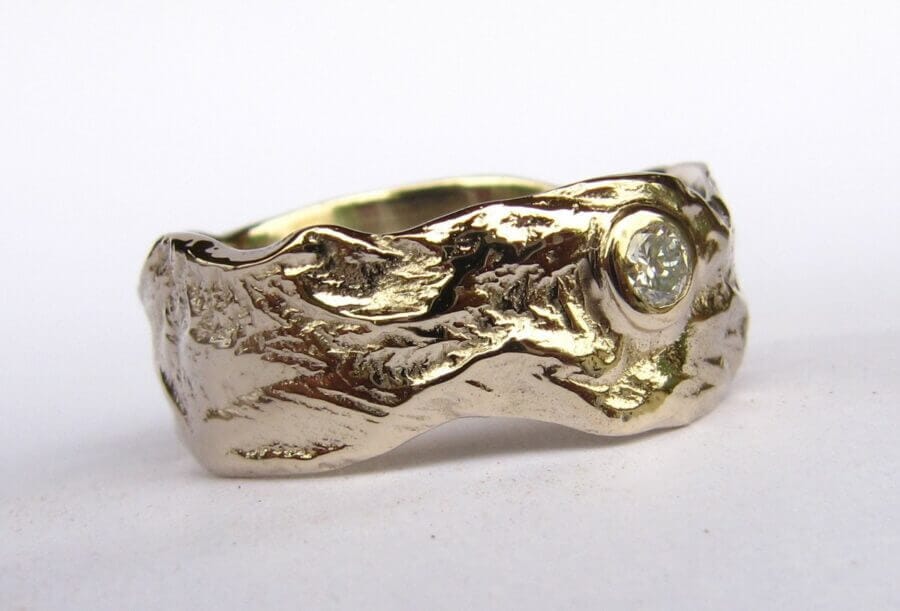 Bague Fleuve d’Amour – Constellation Lyra – Atelier du Soleil Fou Bague Fleuve d'Amour - constellation de pierres précieuses Lyra - trois diamants blancs - or blanc naturel - Collection « Nos Inspirations : Feu » - Atelier du Soleil Fou