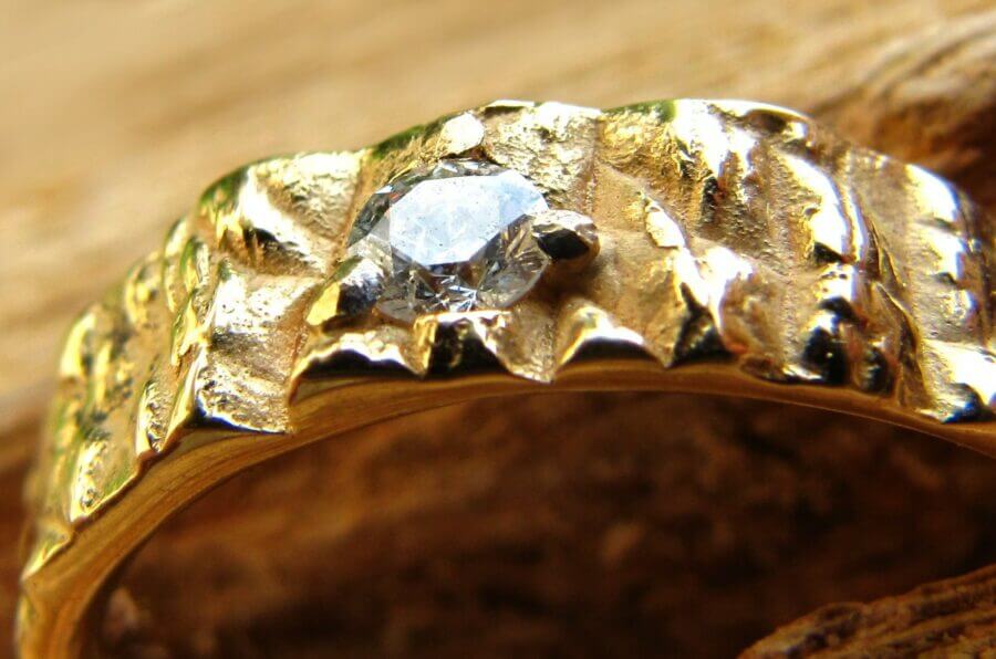 Alliance Pensée Créatrice - constellation de pierres précieuses Soleil - un diamant blanc- or Jaune - Collection « Nos Inspirations : Texture » - Atelier du Soleil Fou