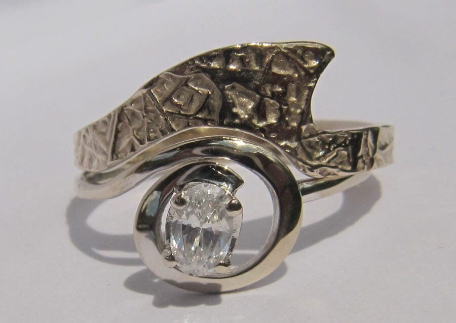 Alliance Séide Fibre de tes yeux et bague solidaire – Atelier du Soleil Fou Alliance Séide Fibre de tes yeux et bague solidaire - or blanc rhodié - solitaire diamant - Collection « Nos Inspirations : Découpe » - Atelier du Soleil Fou