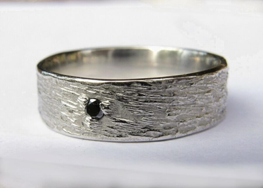 Alliance Magicien du Printemps - constellation de pierres précieuses Soleil - un diamant noir - platine - texture écorce - Atelier du soleil Fou
