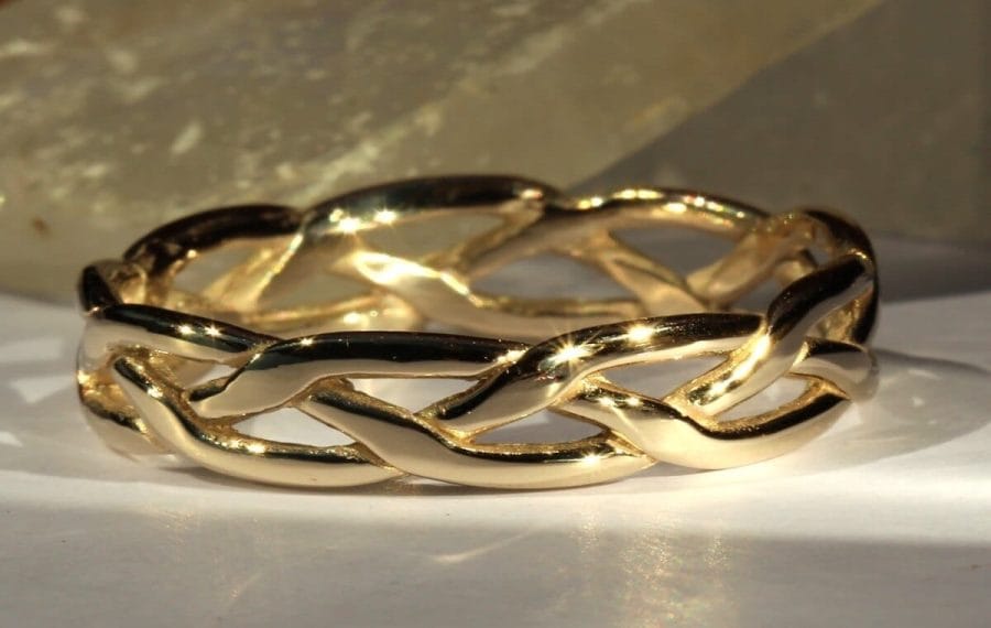 Alliance Inconditionnalité de l'Amour - or jaune tressé - finition polie - Collection « Nos Inspirations : Médiéval » - Atelier du Soleil Fou