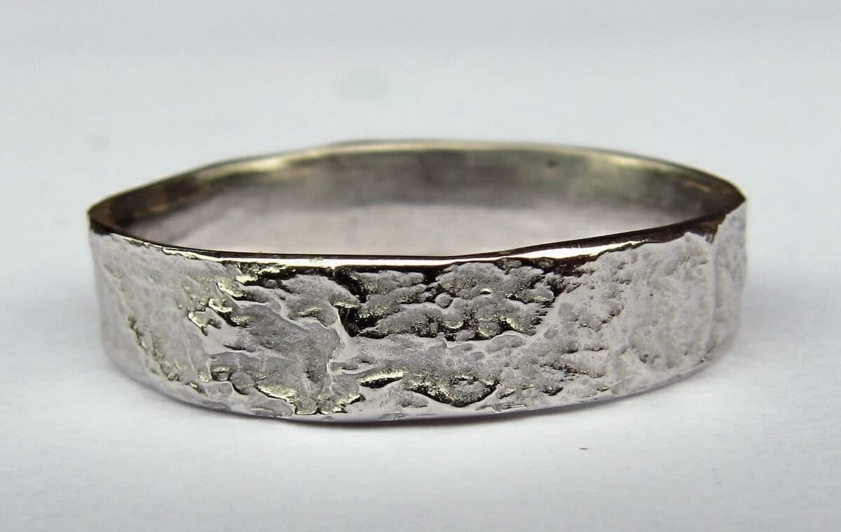 Alliance Retour au Tibet - or blanc rhodié - Collection « Nos Inspirations : Feu » - Atelier du Soleil Fou