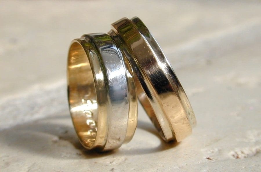 Alliances Maison du Coeur – Atelier du Soleil Fou Duo d'alliances Maison du Coeur - texture poli lumière et poli lumière brossé - Collection « Nos Inspirations : Épure » - Atelier du Soleil Fou