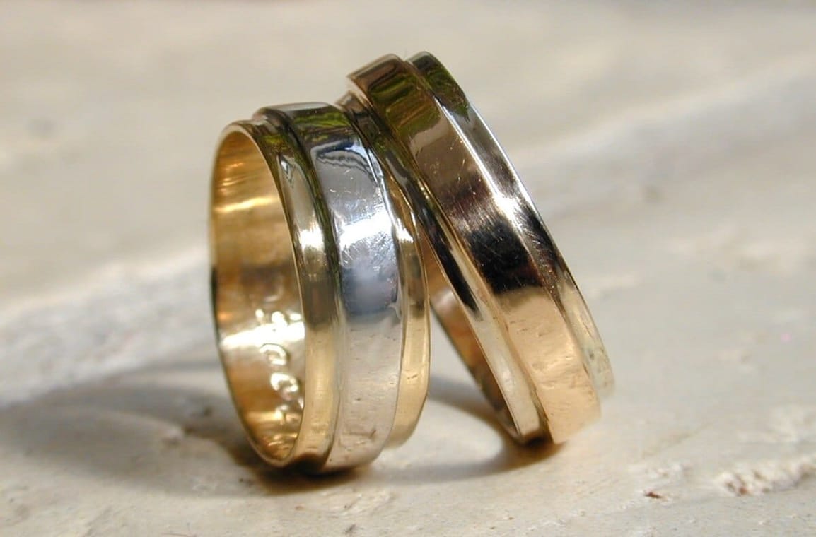 Duo d'alliances Maison du Coeur - texture poli lumière et poli lumière brossé - Collection « Nos Inspirations : Épure » - Atelier du Soleil Fou