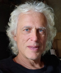 Yves-Dominique Audollent, artisan bijoutier et créateur d'alliances de mariage.