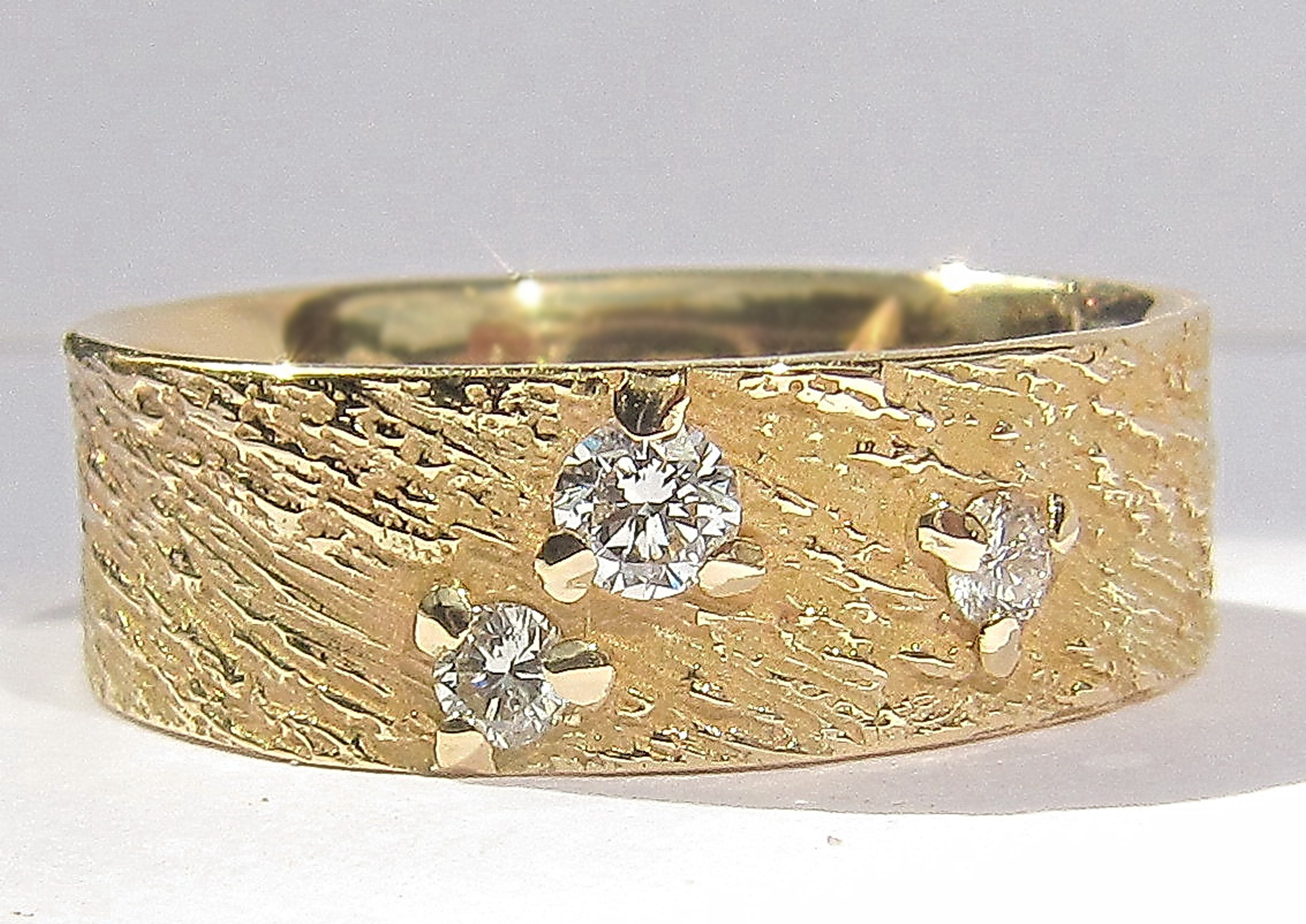 Bague Fleuve d'Amour - constellation de pierres précieuses Lyra - trois diamants blancs - or blanc naturel - Collection « Nos Inspirations : Feu » - Atelier du Soleil Fou