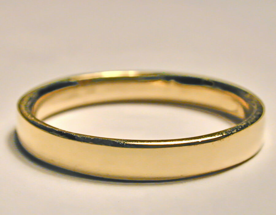 Alliance classique Love en or jaune, plate polie.