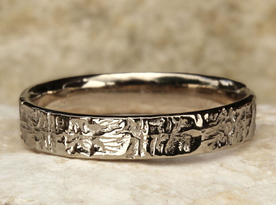Alliance fine Porte Ouverte – Atelier du Soleil Fou Alliances de mariage fines Porte Ouverte en or blanc naturel.