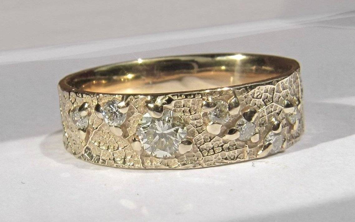 Alliance Craquement de Feuille - Constellation de pierres précieuses - quatre diamants blancs - or champagne - Collection « Nos Inspirations : Végétal » - Atelier du Soleil Fou